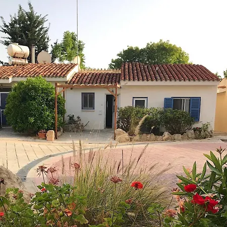 וילה T Gardens Seaview Klorakas